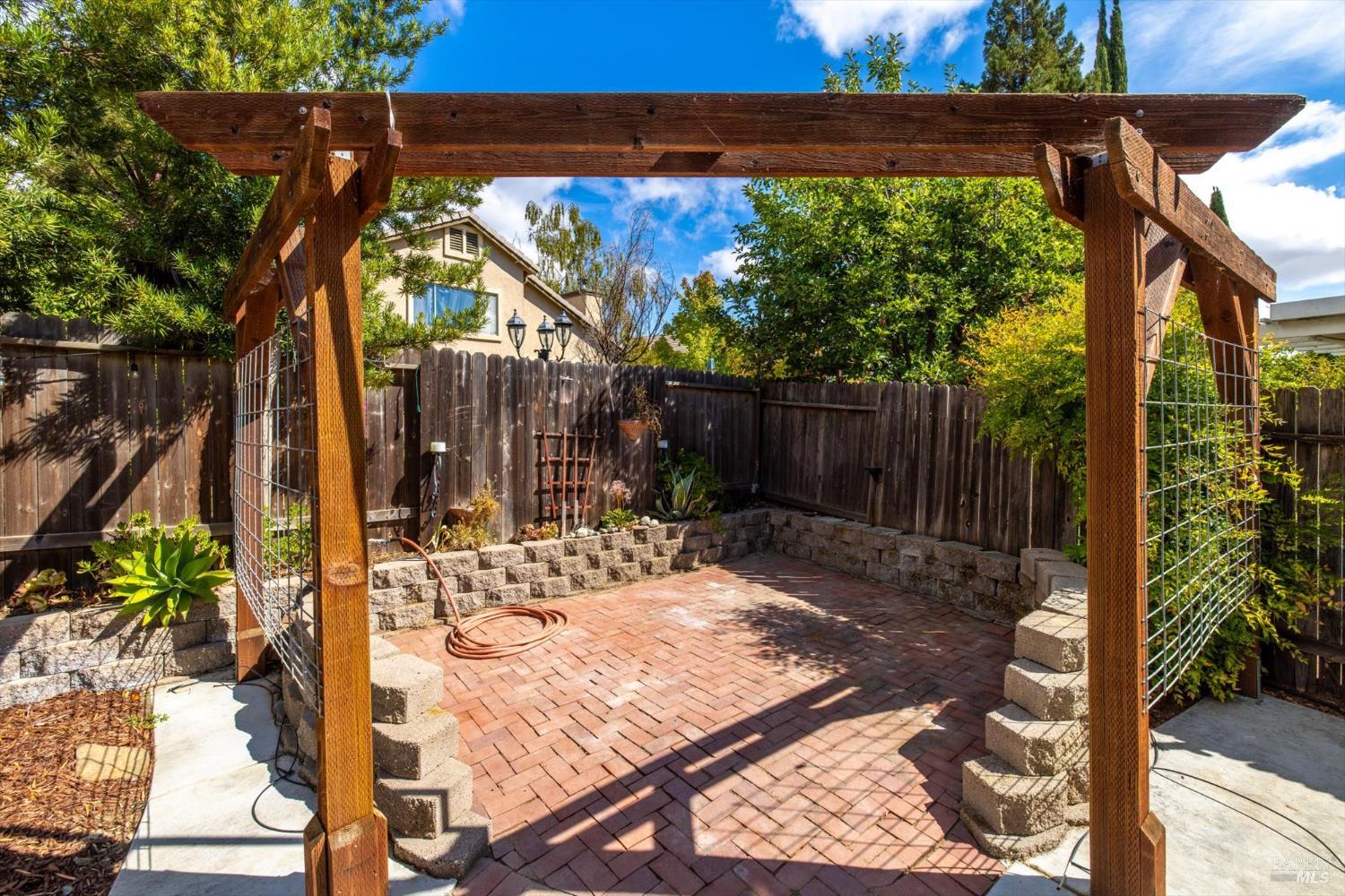 Detail Gallery Image 43 of 49 For 925 Cloverbrook Cir, Vacaville,  CA 95687 - 4 Beds | 3 Baths