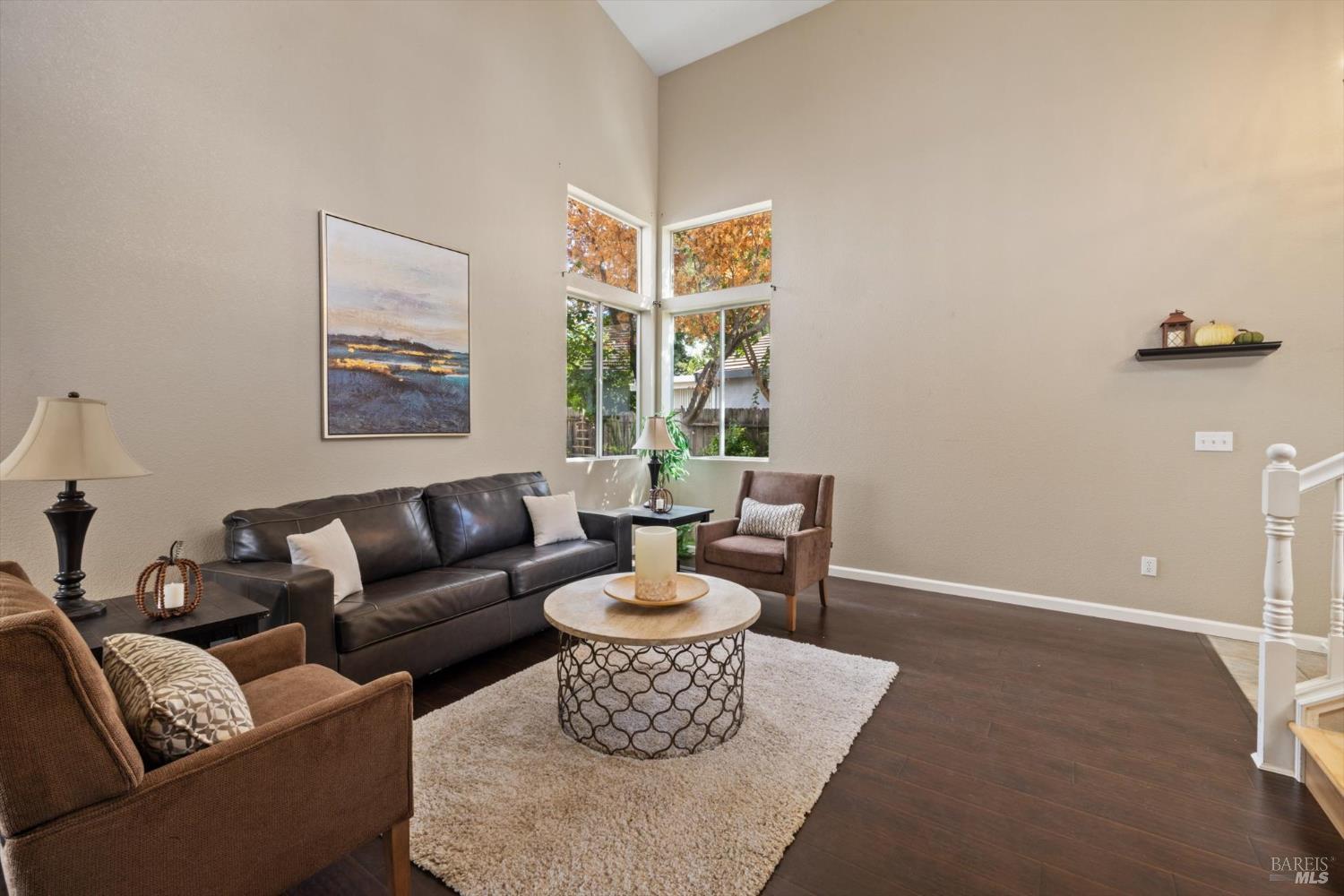 Detail Gallery Image 11 of 49 For 925 Cloverbrook Cir, Vacaville,  CA 95687 - 4 Beds | 3 Baths