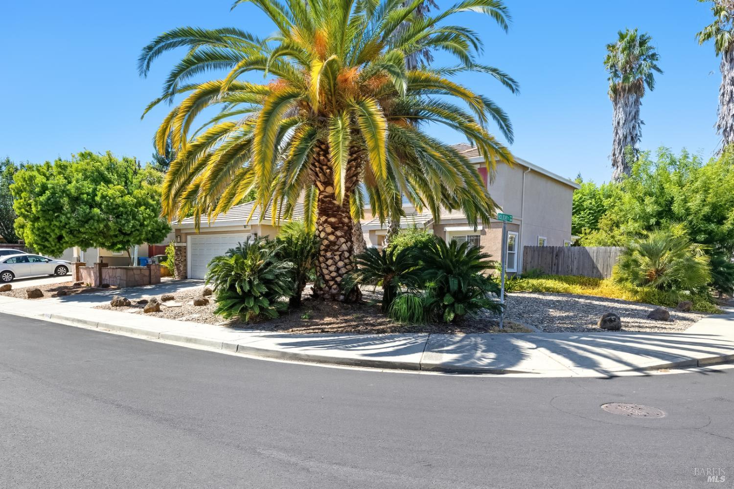 Detail Gallery Image 3 of 52 For 1012 Hickock Dr, Vacaville,  CA 95687 - 4 Beds | 3 Baths