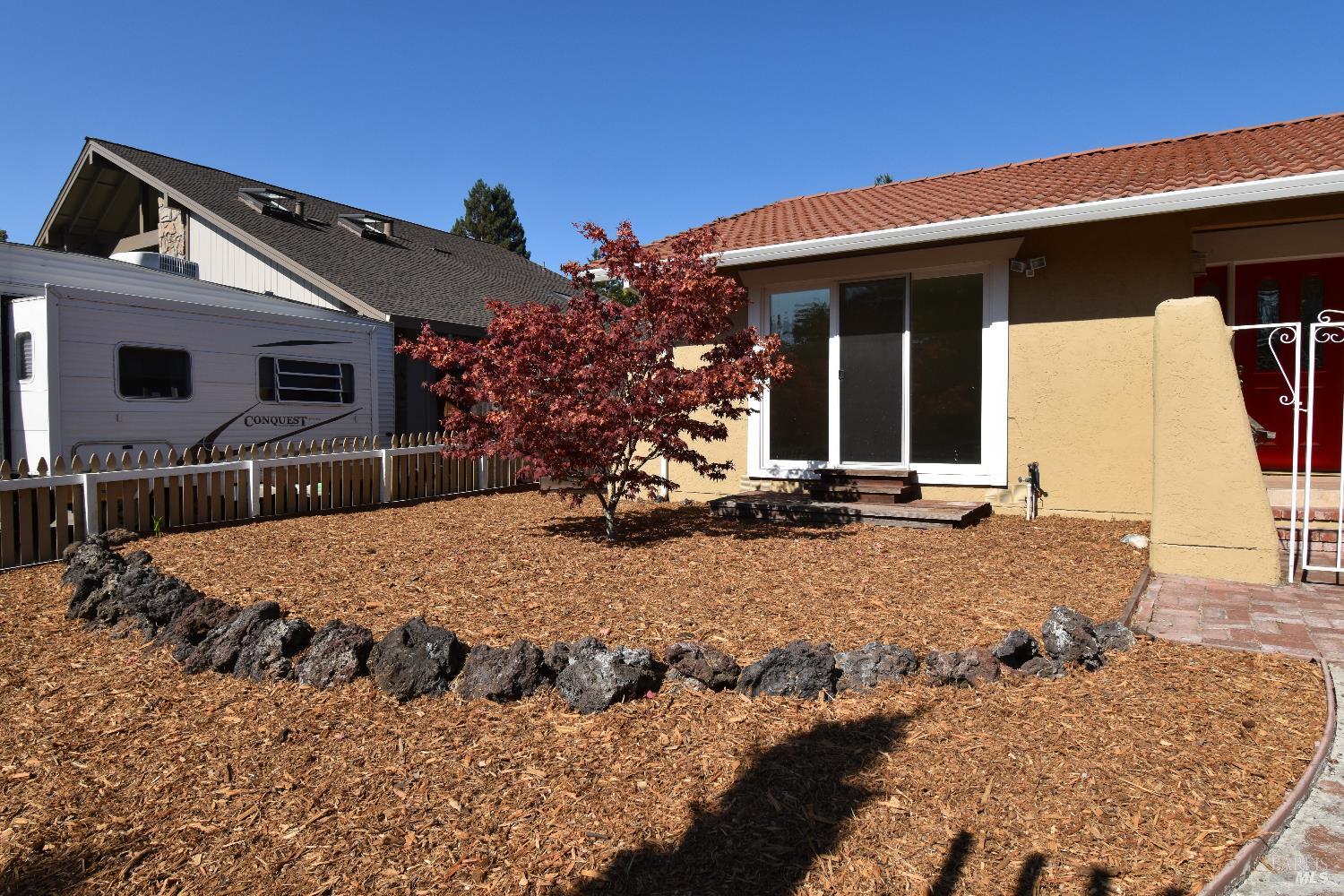 Detail Gallery Image 3 of 30 For 6061 Della Ct, Rohnert Park,  CA 94928 - 3 Beds | 2 Baths