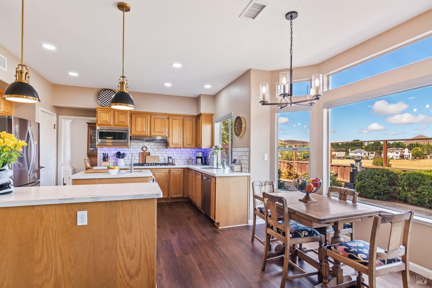 Detail Gallery Image 15 of 65 For 483 Panorama Dr, Benicia,  CA 94510 - 5 Beds | 3 Baths