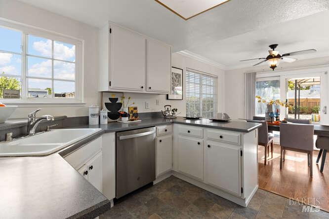Detail Gallery Image 3 of 33 For 130 Flying Cloud Ct, Vallejo,  CA 94591 - 4 Beds | 3 Baths