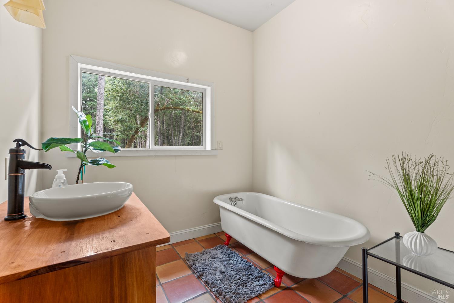 Detail Gallery Image 14 of 23 For 850 Minx Ct, Laytonville,  CA 95454 - 3 Beds | 2 Baths