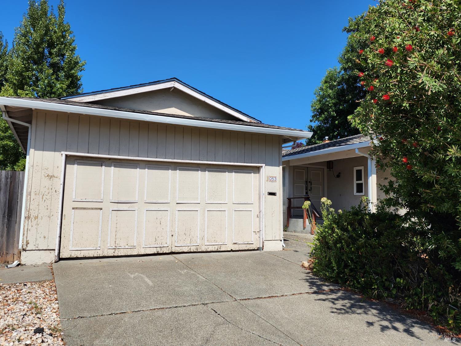 Detail Gallery Image 1 of 9 For 2053 Vista Ln, Petaluma,  CA 94954 - 4 Beds | 2 Baths