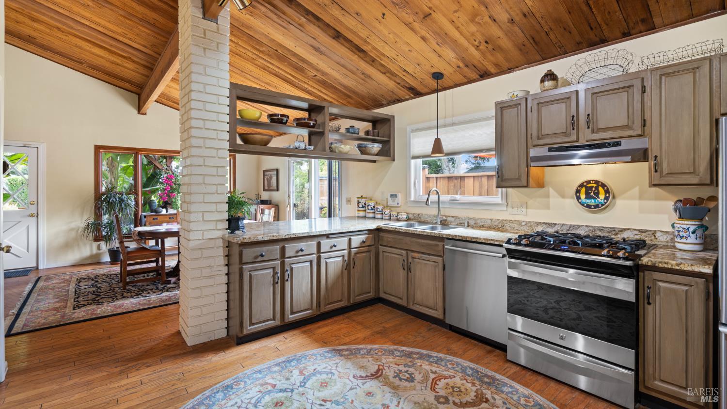 Detail Gallery Image 15 of 61 For 1453 E 4th St, Benicia,  CA 94510 - 4 Beds | 3 Baths