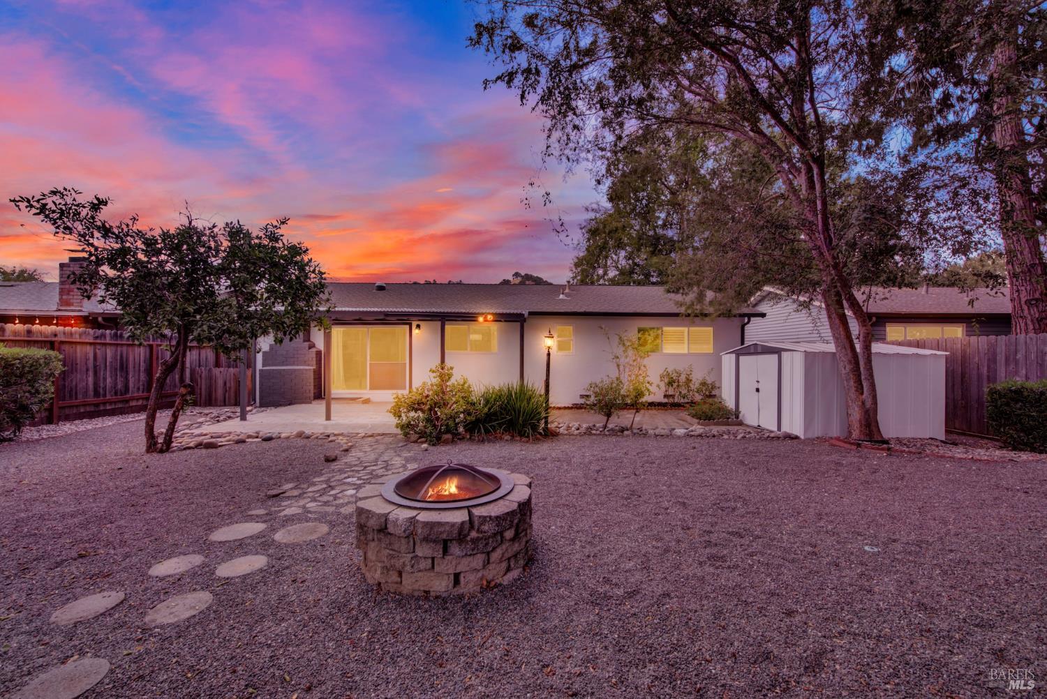 Detail Gallery Image 35 of 41 For 1121 Creekside Dr, Vacaville,  CA 95687 - 3 Beds | 2 Baths