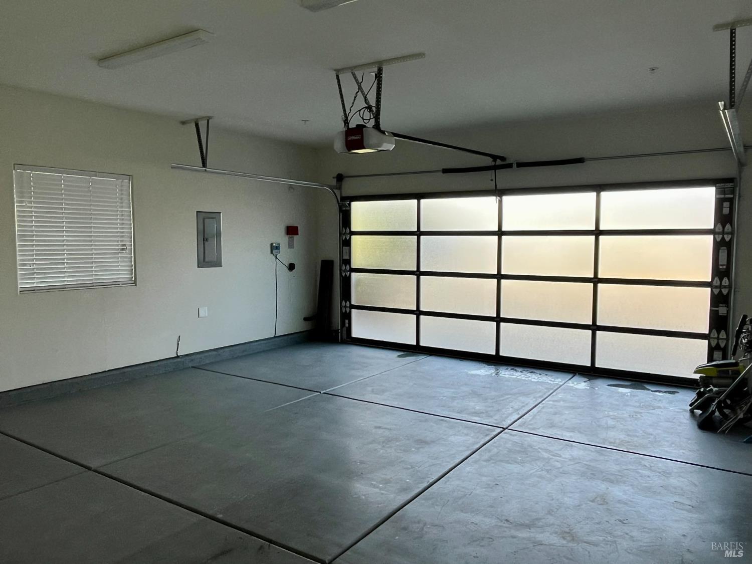 Detail Gallery Image 6 of 26 For 3701 Crestview Dr, Santa Rosa,  CA 95403 - 3 Beds | 2 Baths