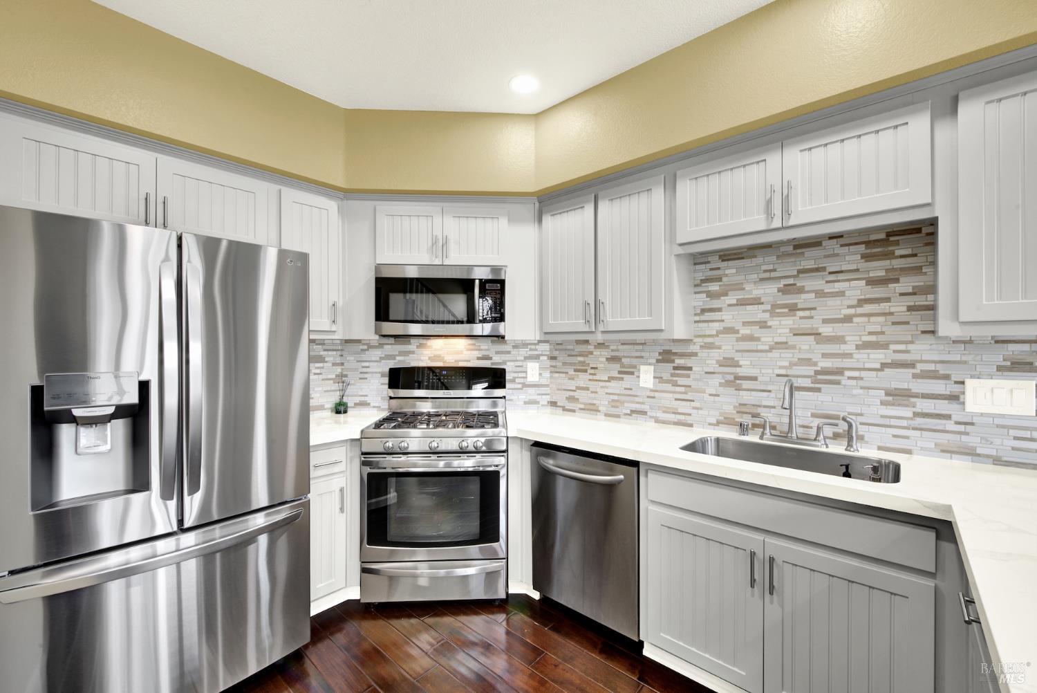 Detail Gallery Image 16 of 56 For 5051 Lakeshore Dr, Fairfield,  CA 94534 - 3 Beds | 2/1 Baths