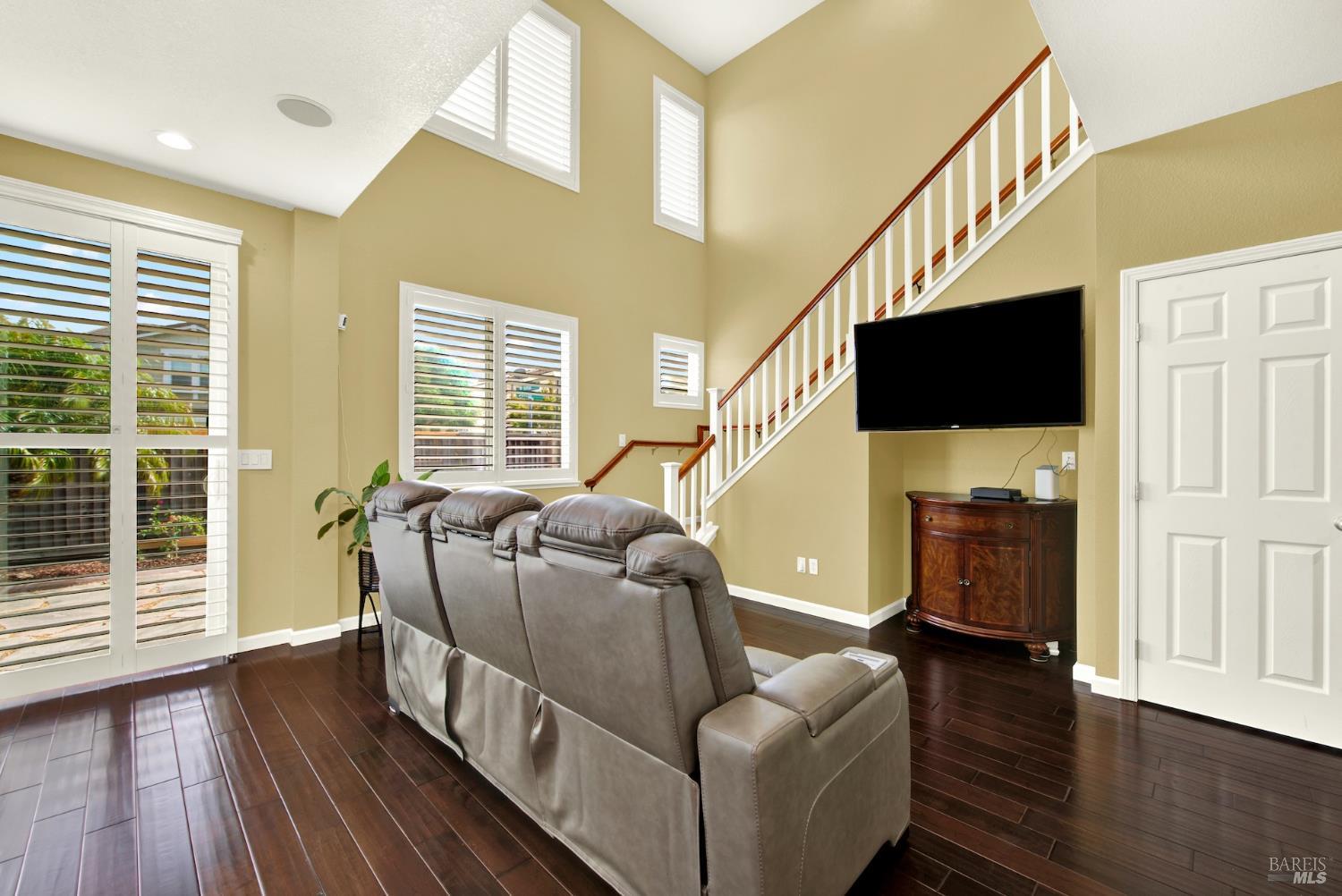 Detail Gallery Image 10 of 56 For 5051 Lakeshore Dr, Fairfield,  CA 94534 - 3 Beds | 2/1 Baths