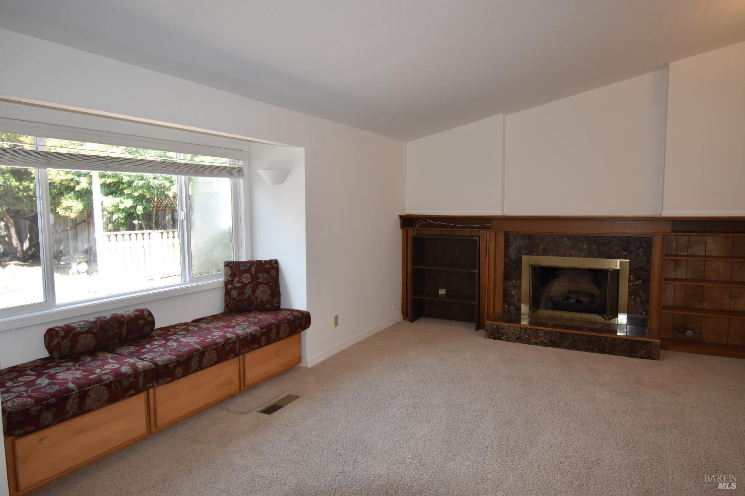 Detail Gallery Image 12 of 30 For 6061 Della Ct, Rohnert Park,  CA 94928 - 3 Beds | 2 Baths