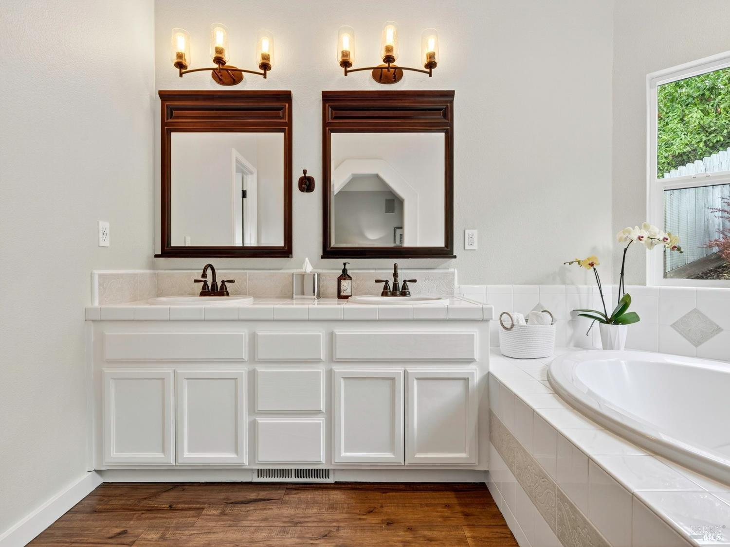Detail Gallery Image 29 of 38 For 143 Village Oaks Ct, Healdsburg,  CA 95448 - 3 Beds | 2 Baths