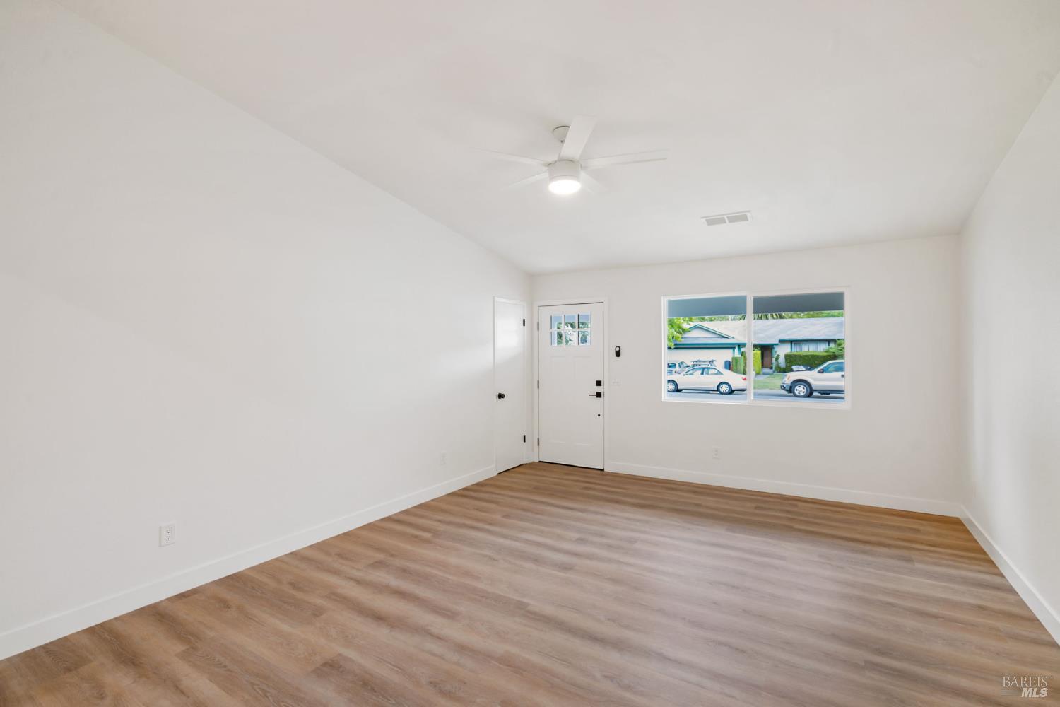 Detail Gallery Image 5 of 55 For 7402 Circle Dr, Rohnert Park,  CA 94928 - 3 Beds | 2 Baths
