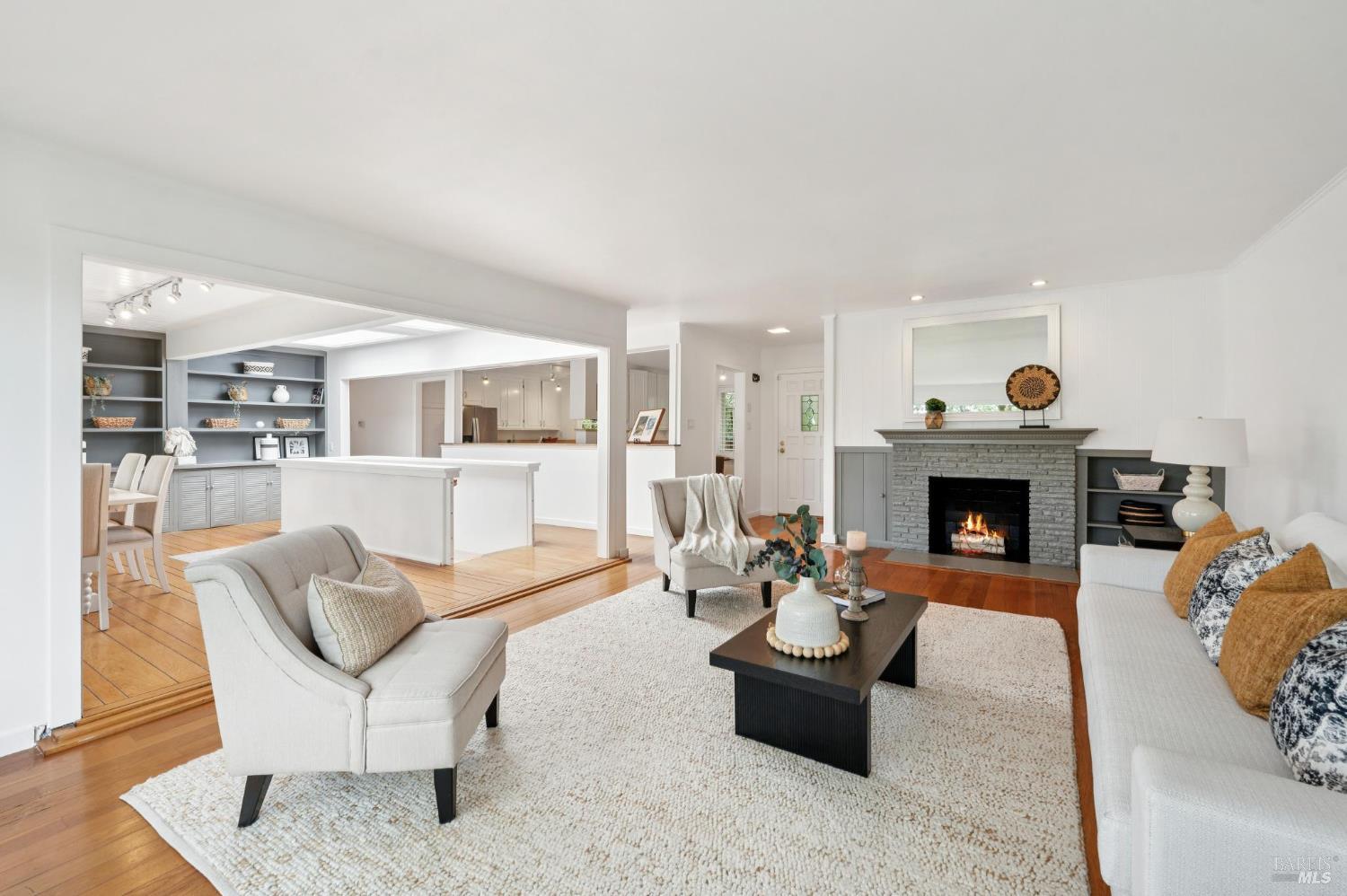 Detail Gallery Image 11 of 78 For 125 Oak Ave, San Anselmo,  CA 94960 - 5 Beds | 2/1 Baths