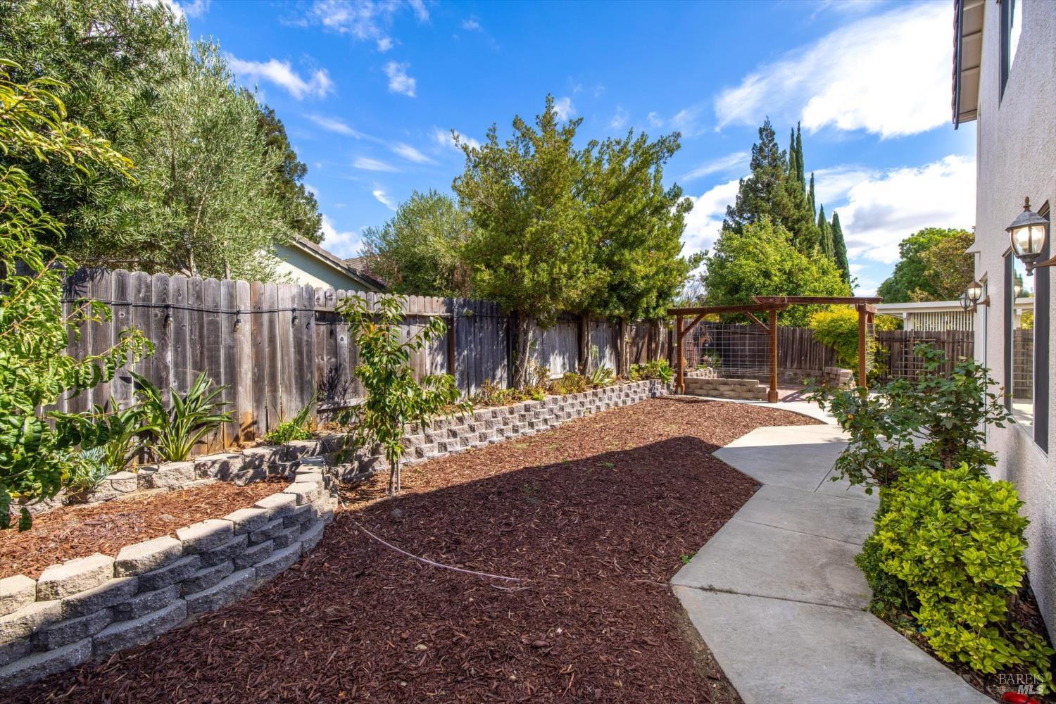 Detail Gallery Image 37 of 49 For 925 Cloverbrook Cir, Vacaville,  CA 95687 - 4 Beds | 3 Baths