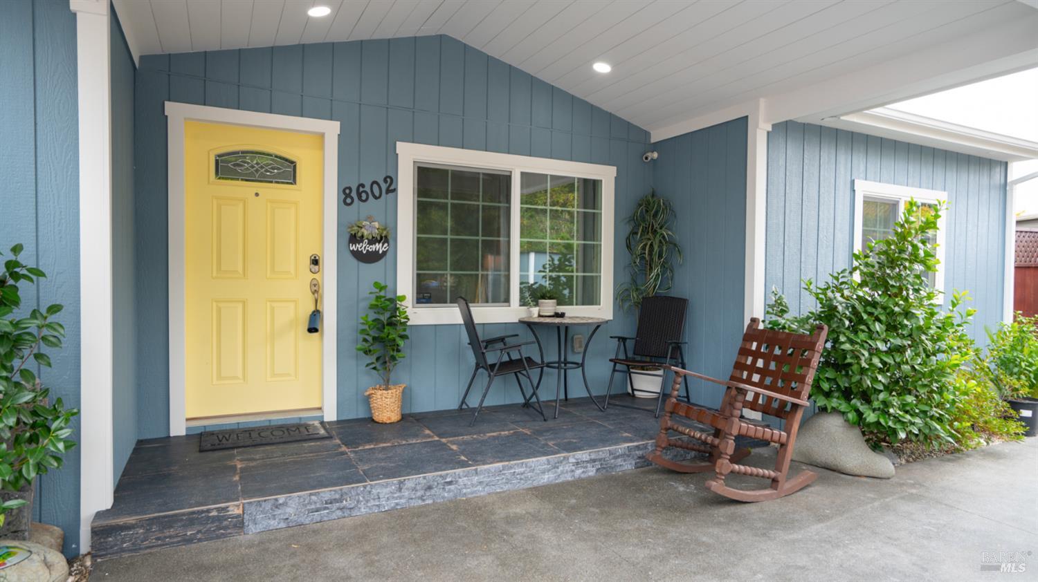 Detail Gallery Image 4 of 26 For 8602 Alden Ln, Windsor,  CA 95492 - 3 Beds | 2/1 Baths