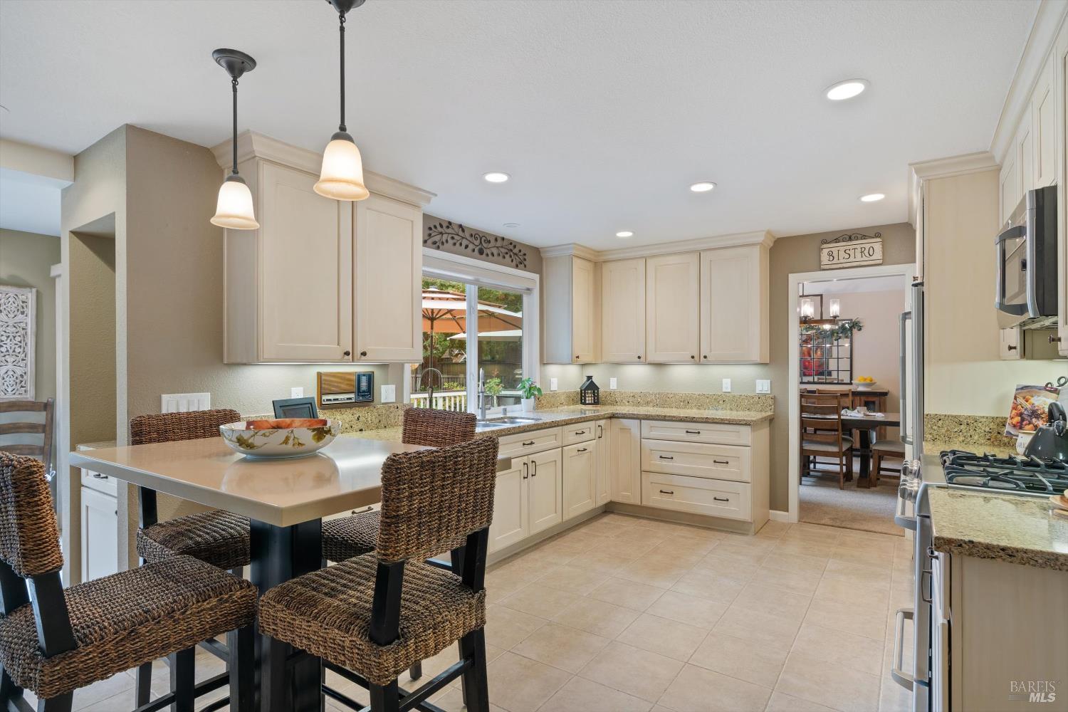 Detail Gallery Image 5 of 30 For 426 Secretariat Ct, Santa Rosa,  CA 95401 - 4 Beds | 2/1 Baths