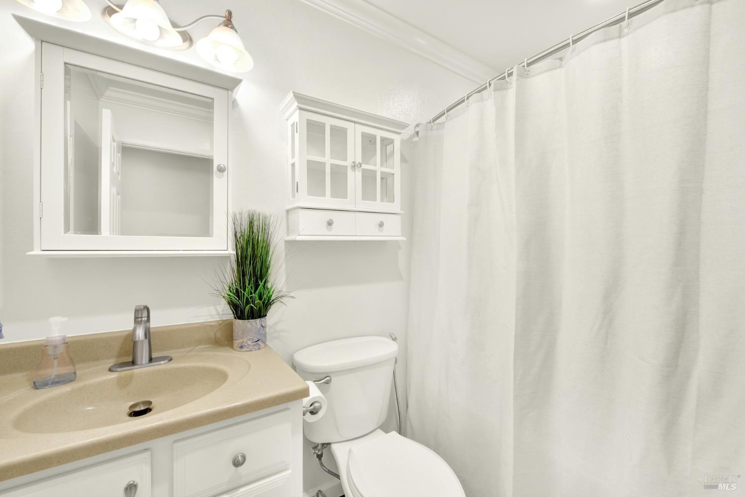 Detail Gallery Image 26 of 41 For 1121 Creekside Dr, Vacaville,  CA 95687 - 3 Beds | 2 Baths
