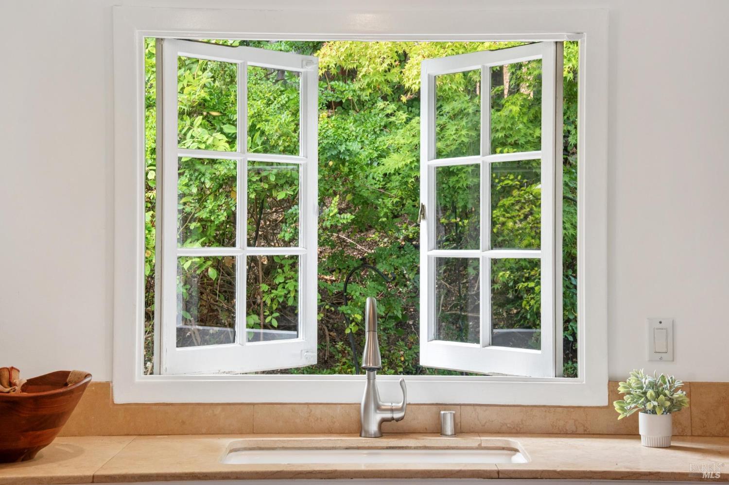 Detail Gallery Image 24 of 78 For 125 Oak Ave, San Anselmo,  CA 94960 - 5 Beds | 2/1 Baths