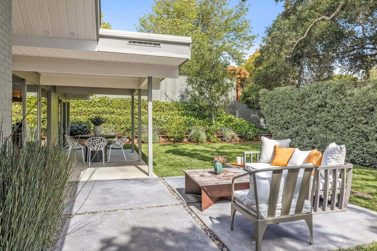 Detail Gallery Image 43 of 61 For 100 Mount Lyell Dr, San Rafael,  CA 94903 - 5 Beds | 2 Baths