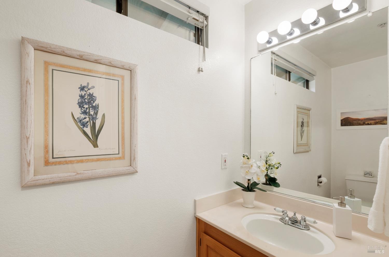 Detail Gallery Image 4 of 33 For 3202 Villa Ln, Napa,  CA 94558 - 2 Beds | 2/1 Baths