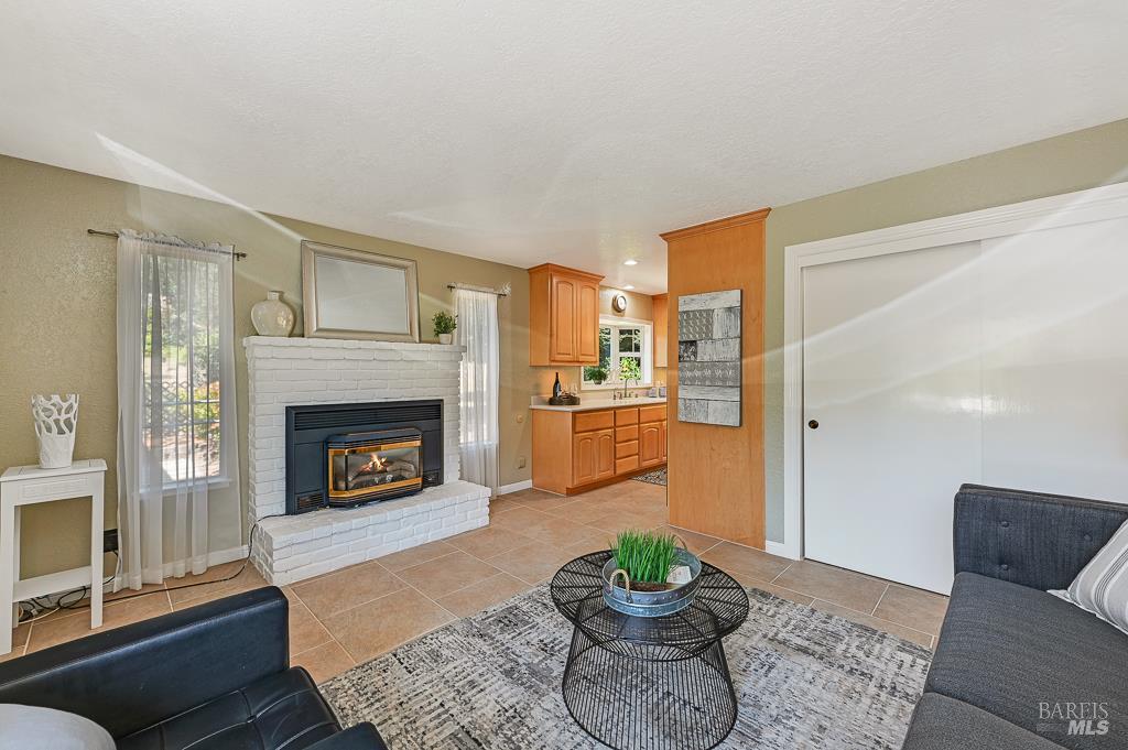 Detail Gallery Image 11 of 43 For 712 Bloomfield Rd, Sebastopol,  CA 95472 - 3 Beds | 3 Baths