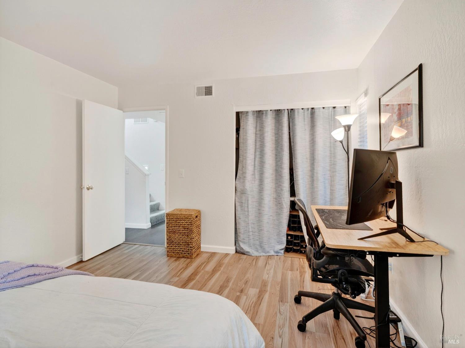 Detail Gallery Image 11 of 33 For 2506 Lakeview Dr, Santa Rosa,  CA 95405 - 3 Beds | 2 Baths