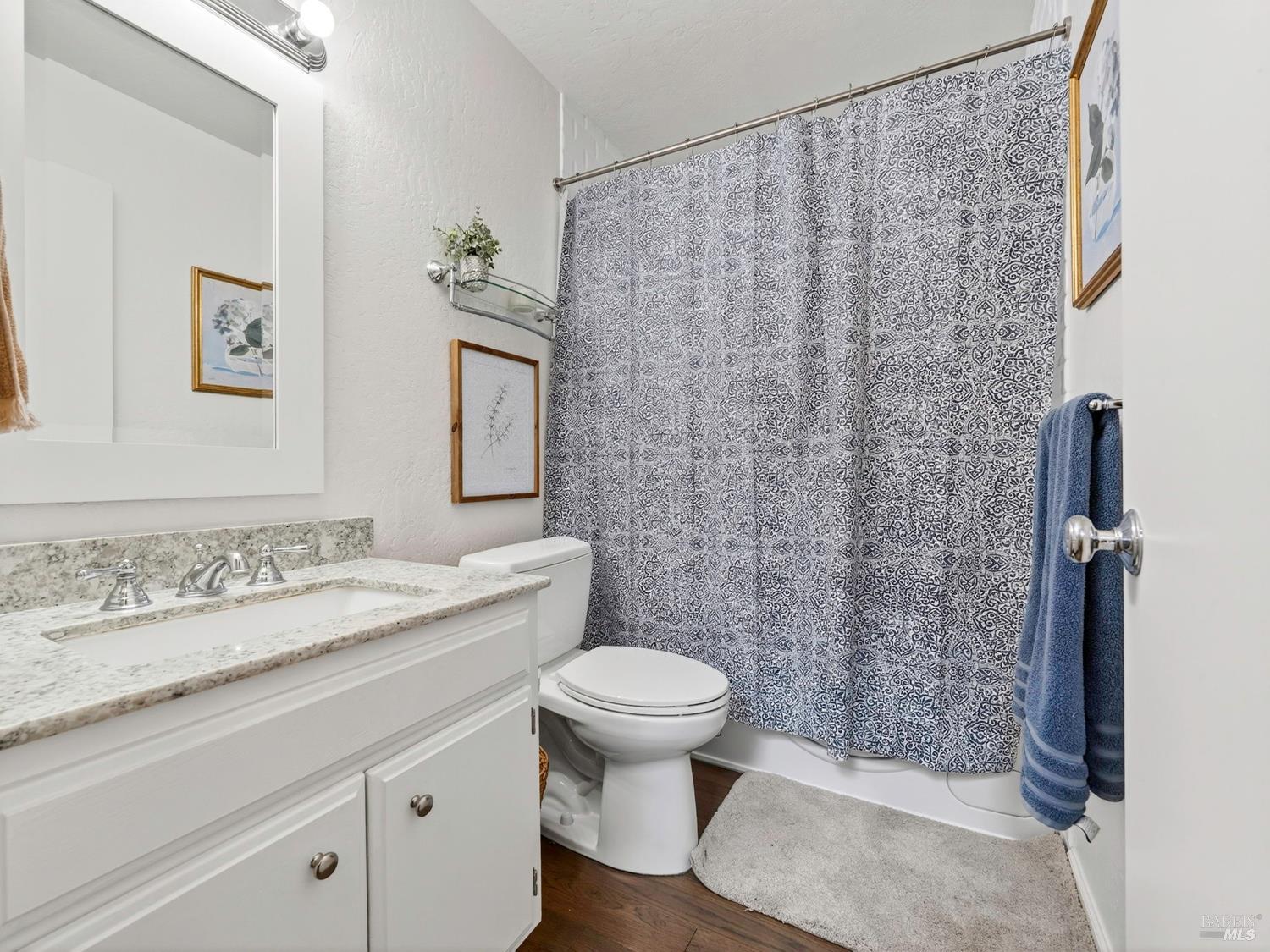Detail Gallery Image 9 of 33 For 2506 Lakeview Dr, Santa Rosa,  CA 95405 - 3 Beds | 2 Baths