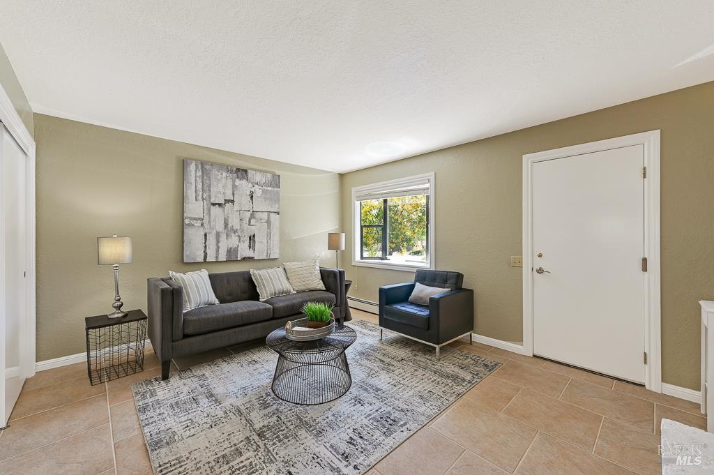 Detail Gallery Image 12 of 43 For 712 Bloomfield Rd, Sebastopol,  CA 95472 - 3 Beds | 3 Baths