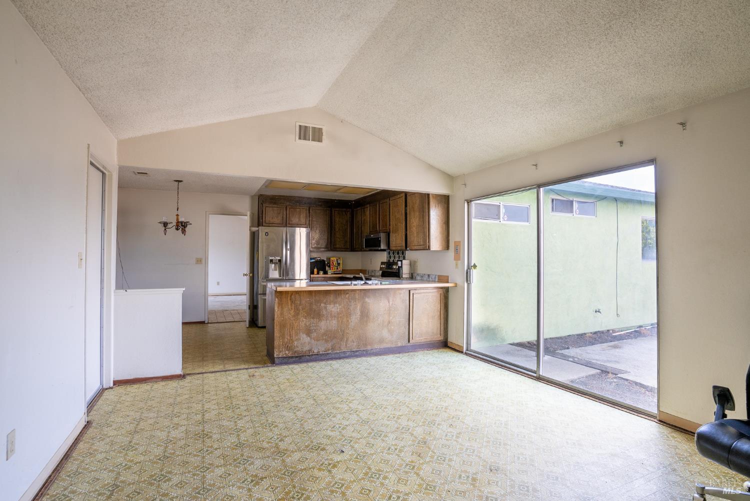 Detail Gallery Image 20 of 34 For 938 Sandy Cove Dr, Rodeo,  CA 94572 - 4 Beds | 2 Baths