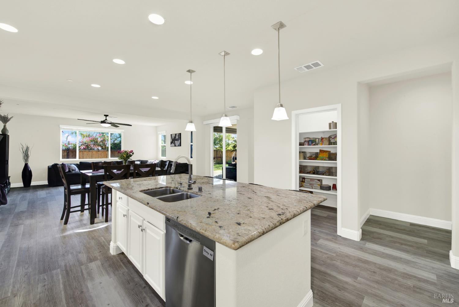 Detail Gallery Image 27 of 82 For 2437 Sanders Ln, Fairfield,  CA 94533 - 5 Beds | 4 Baths