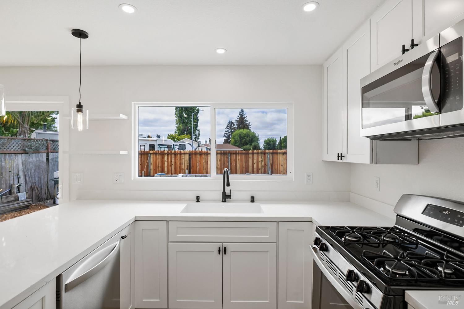 Detail Gallery Image 30 of 55 For 7402 Circle Dr, Rohnert Park,  CA 94928 - 3 Beds | 2 Baths