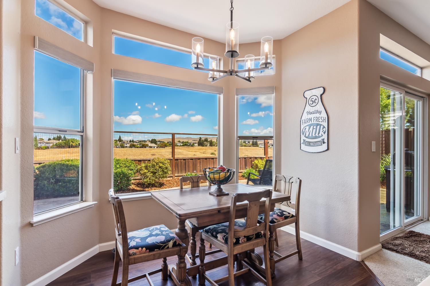 Detail Gallery Image 14 of 65 For 483 Panorama Dr, Benicia,  CA 94510 - 5 Beds | 3 Baths