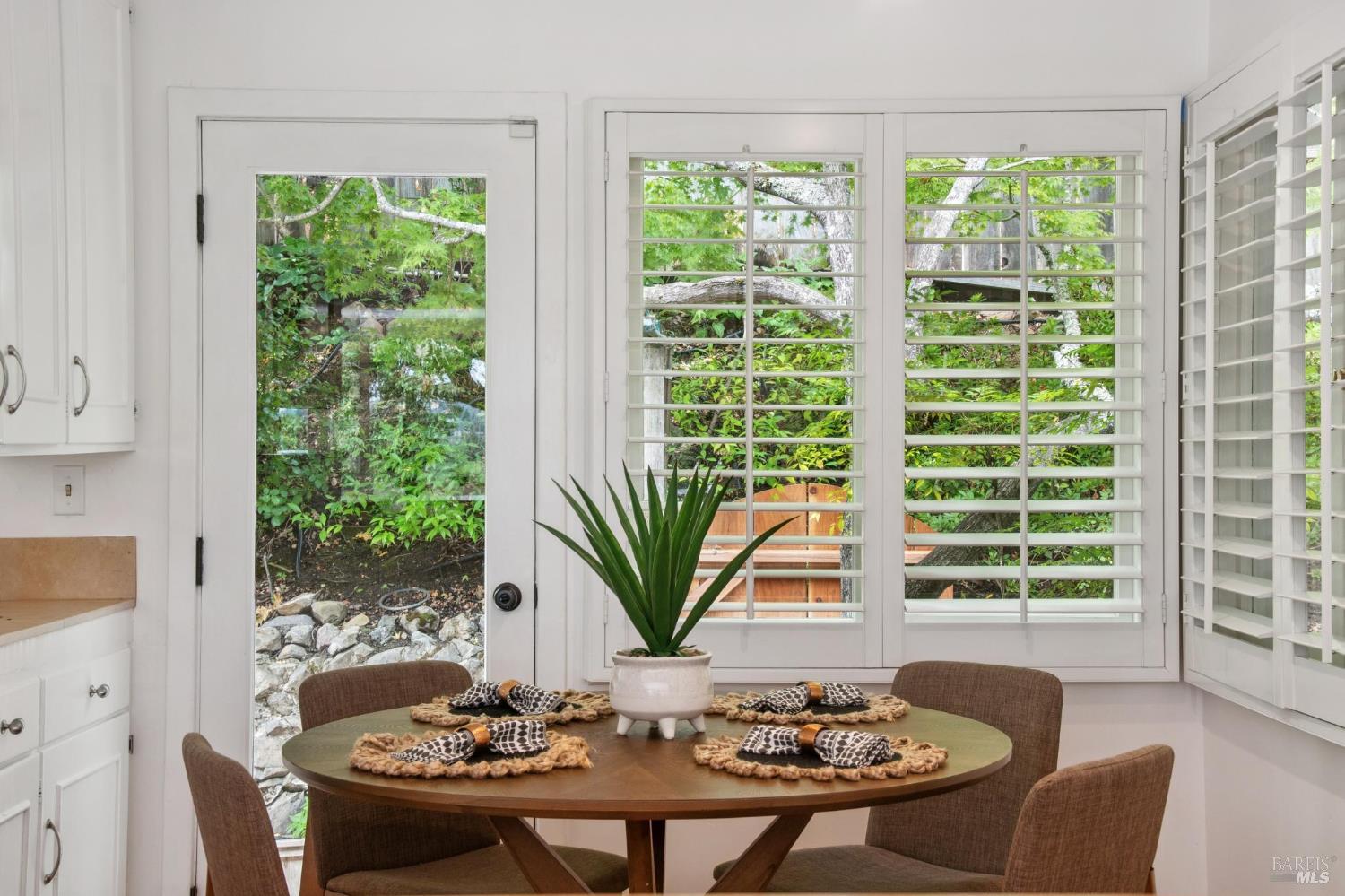 Detail Gallery Image 26 of 78 For 125 Oak Ave, San Anselmo,  CA 94960 - 5 Beds | 2/1 Baths