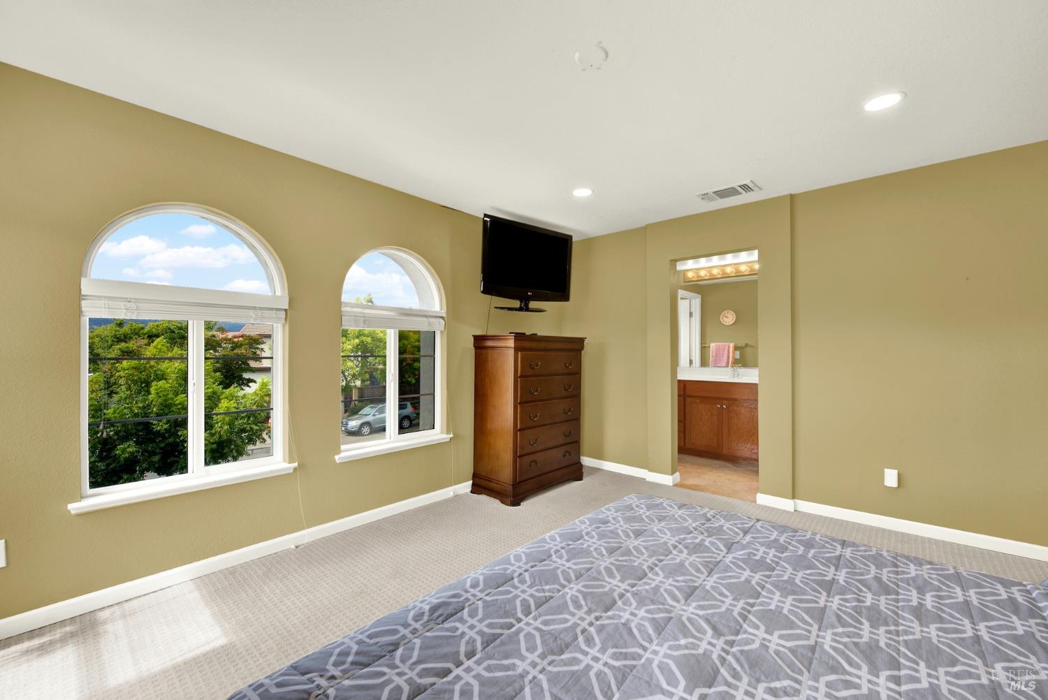 Detail Gallery Image 29 of 56 For 5051 Lakeshore Dr, Fairfield,  CA 94534 - 3 Beds | 2/1 Baths