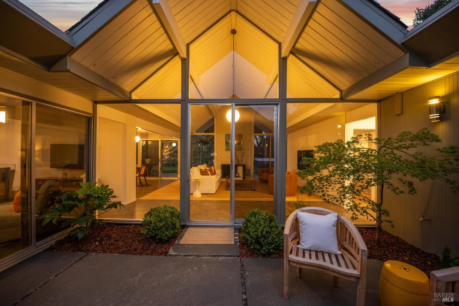 Detail Gallery Image 54 of 61 For 100 Mount Lyell Dr, San Rafael,  CA 94903 - 5 Beds | 2 Baths