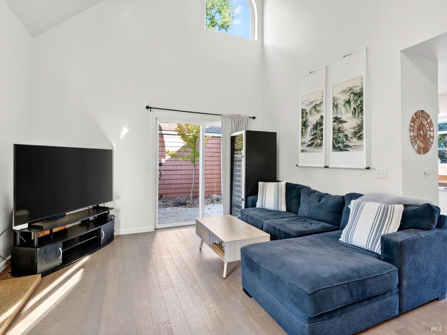 Detail Gallery Image 7 of 33 For 2506 Lakeview Dr, Santa Rosa,  CA 95405 - 3 Beds | 2 Baths