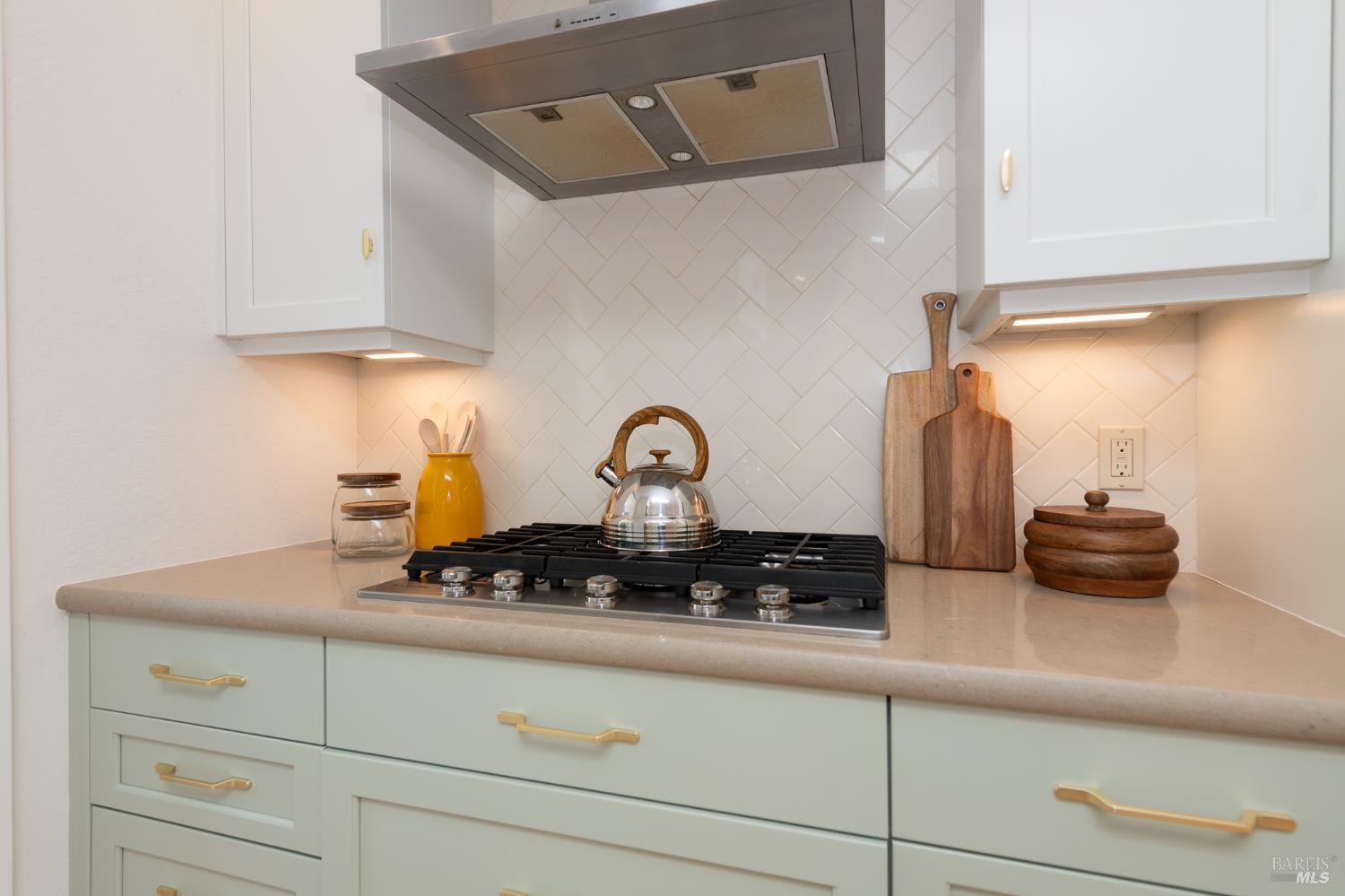 Detail Gallery Image 31 of 38 For 181 Lucas Park Dr, San Rafael,  CA 94903 - 3 Beds | 2 Baths
