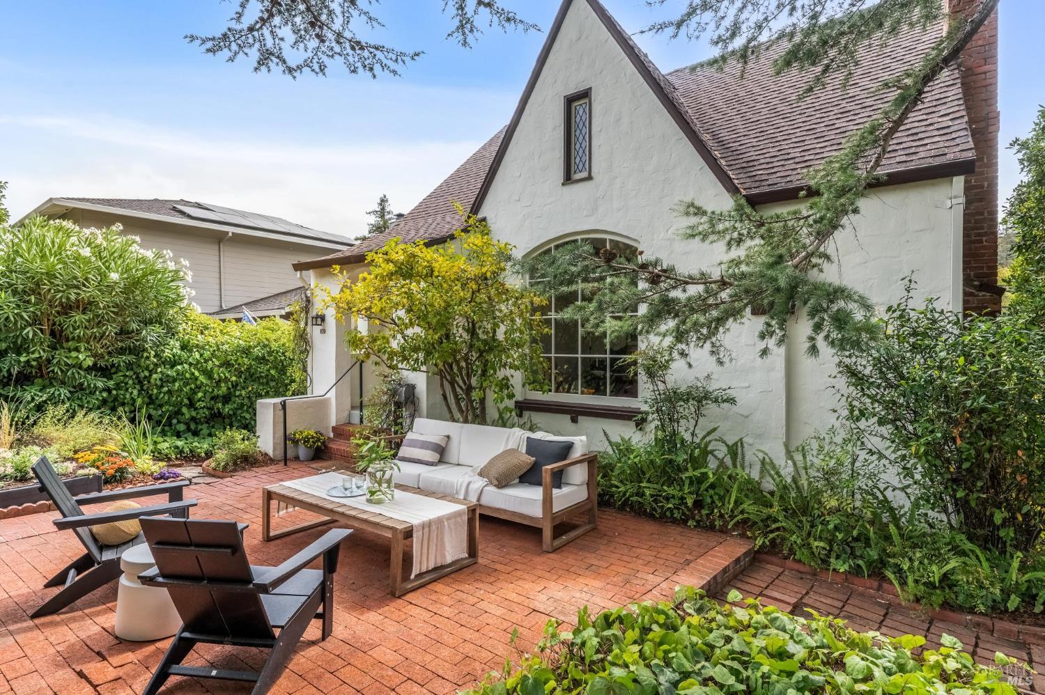 Detail Gallery Image 24 of 68 For 37 Rutherford Ave, San Anselmo,  CA 94960 - 4 Beds | 2 Baths