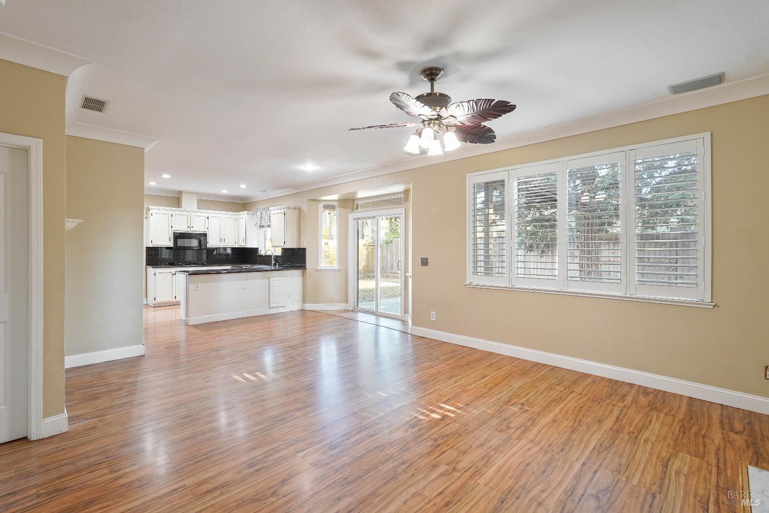 Detail Gallery Image 25 of 59 For 606 Roscommon Pl, Vacaville,  CA 95688 - 3 Beds | 2/1 Baths