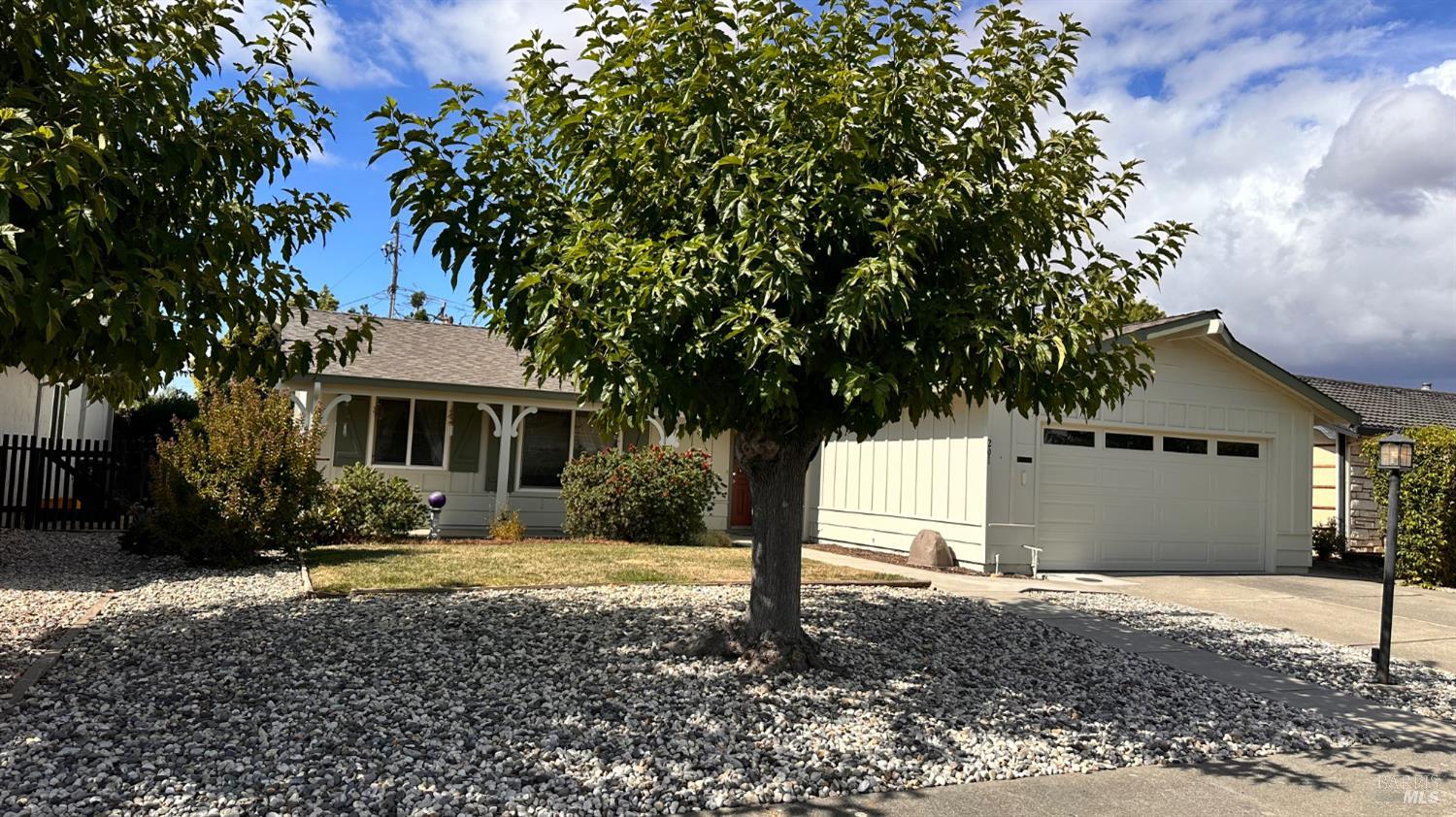 Detail Gallery Image 2 of 17 For 201 Lassen Cir, Vacaville,  CA 95687 - 2 Beds | 2 Baths