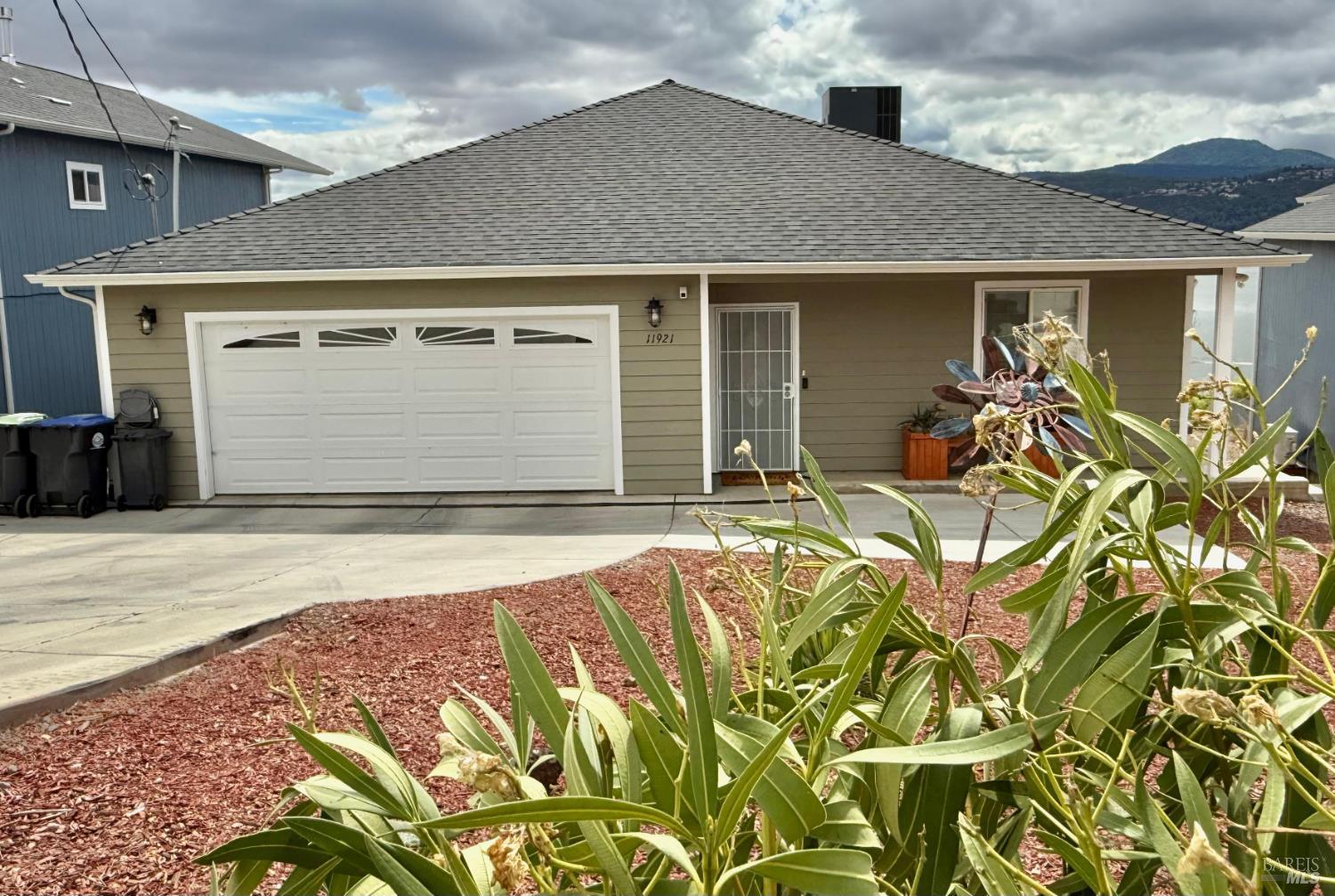 Detail Gallery Image 8 of 73 For 11921 Lakeshore Dr, Clearlake,  CA 95422 - 3 Beds | 2 Baths
