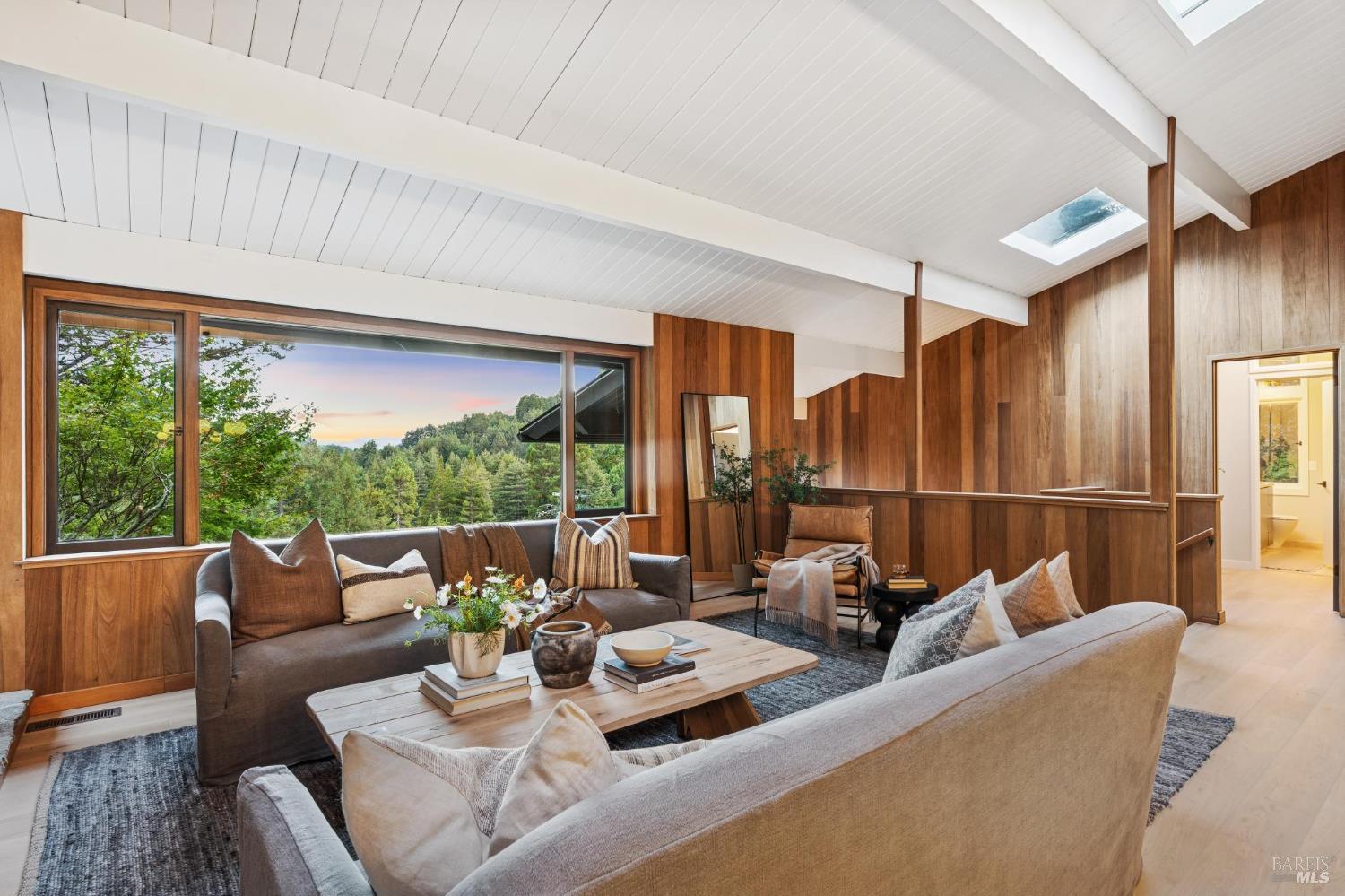 Detail Gallery Image 4 of 37 For 38 Glen Dr, Mill Valley,  CA 94941 - 4 Beds | 2 Baths