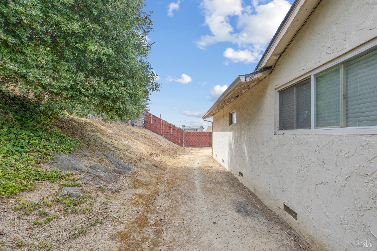 Detail Gallery Image 9 of 34 For 392 Winchester St, Vallejo,  CA 94590 - 4 Beds | 2 Baths