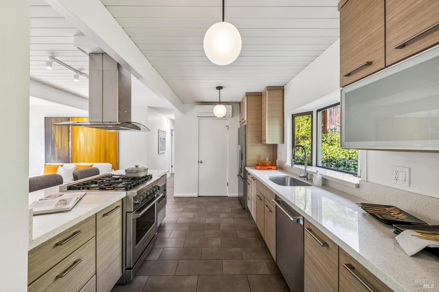 Detail Gallery Image 22 of 61 For 100 Mount Lyell Dr, San Rafael,  CA 94903 - 5 Beds | 2 Baths