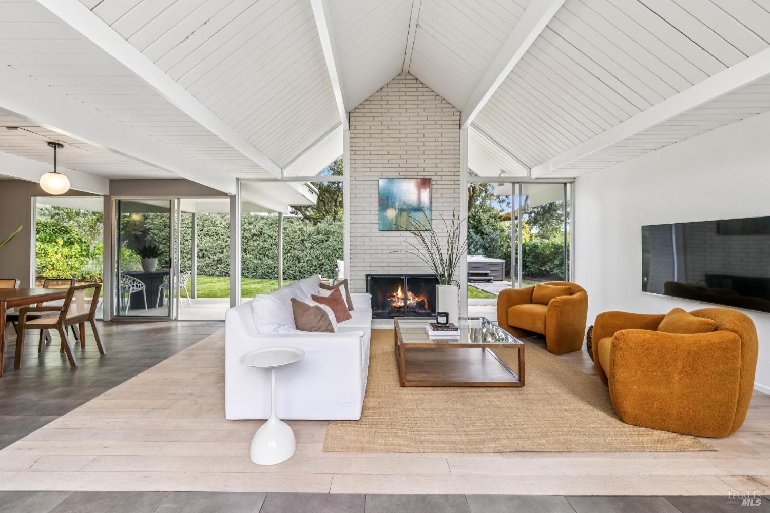 Detail Gallery Image 12 of 61 For 100 Mount Lyell Dr, San Rafael,  CA 94903 - 5 Beds | 2 Baths