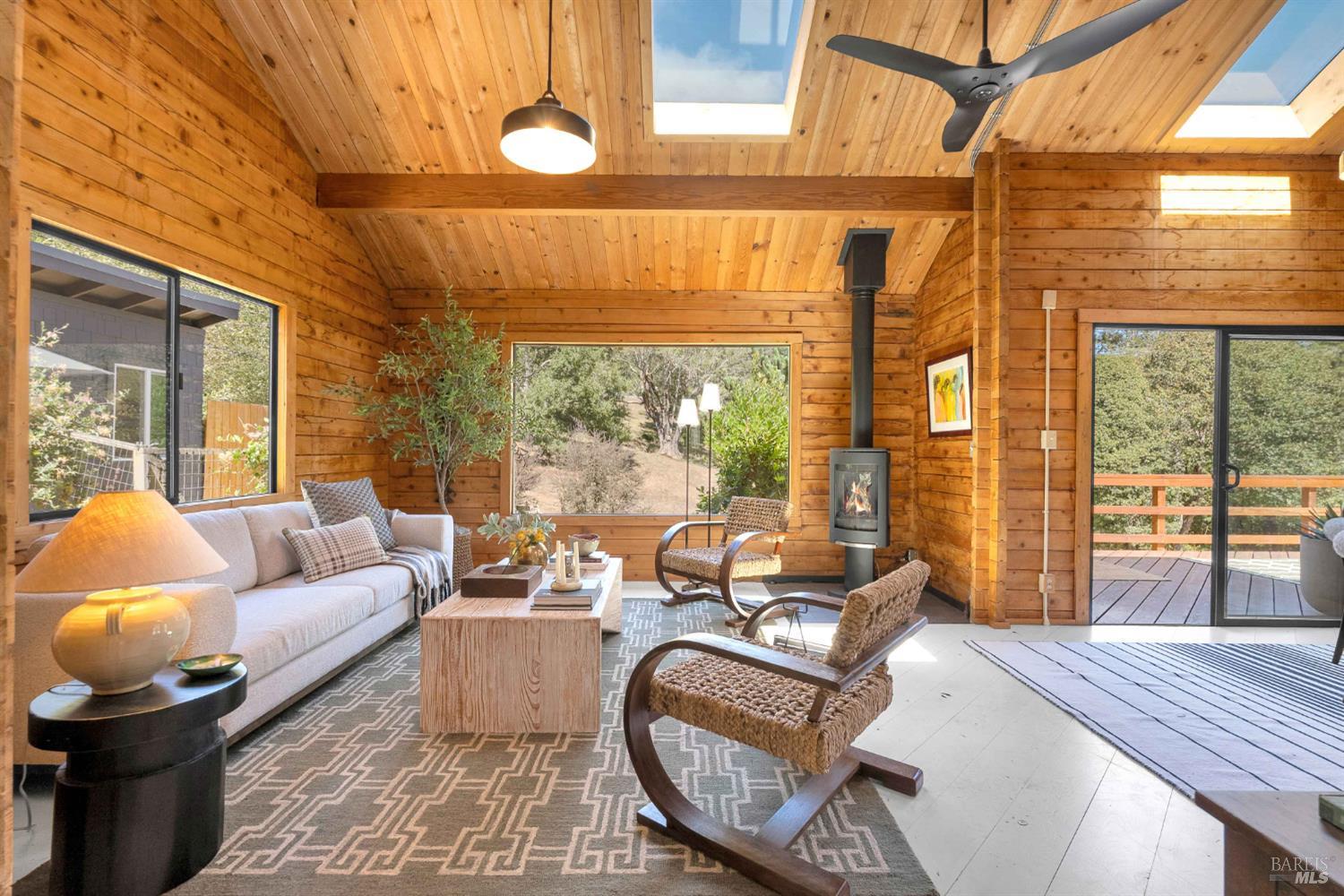 Detail Gallery Image 3 of 50 For 3020 Burnside Rd, Sebastopol,  CA 95472 - 2 Beds | 1 Baths