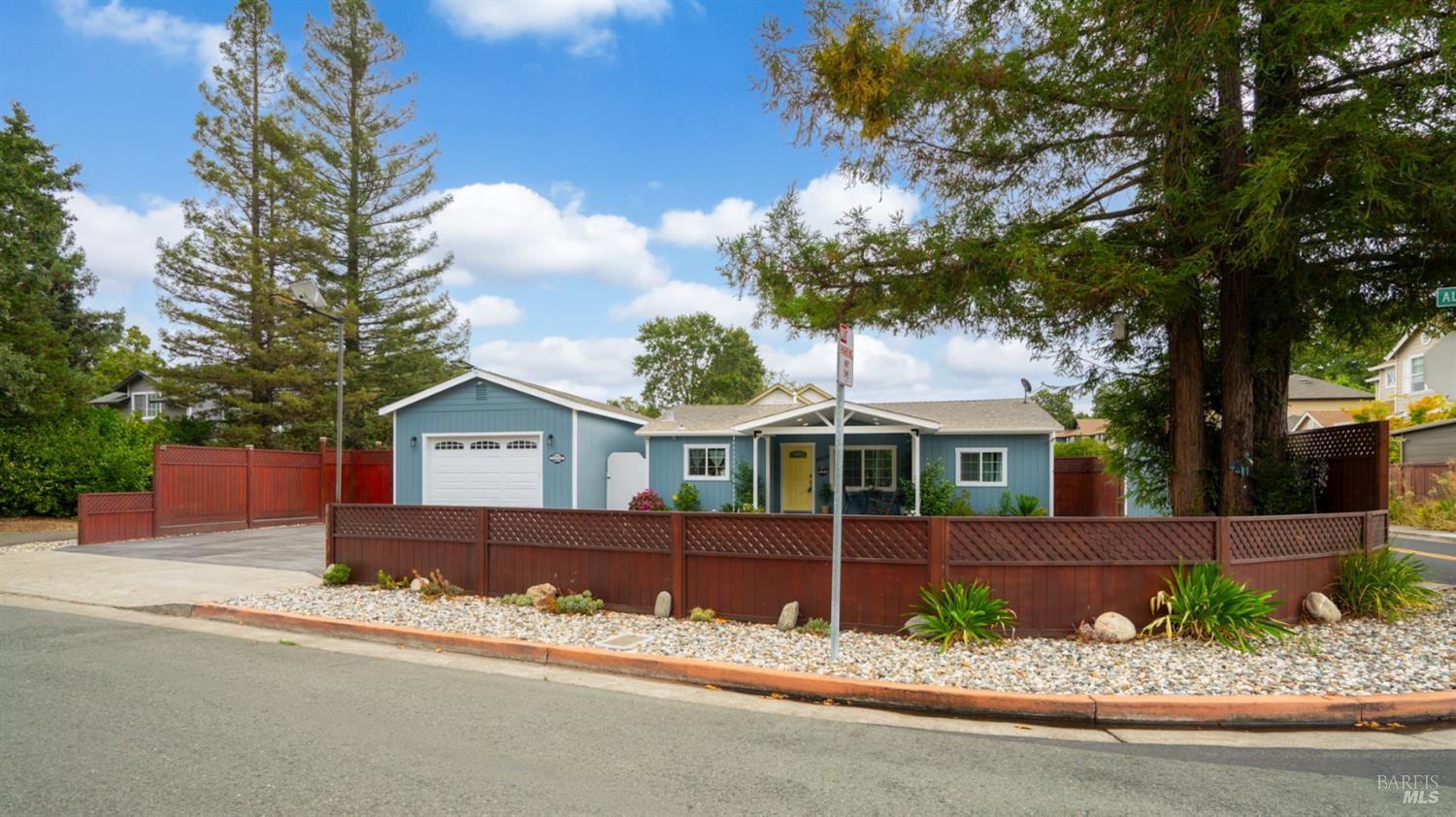 Detail Gallery Image 3 of 26 For 8602 Alden Ln, Windsor,  CA 95492 - 3 Beds | 2/1 Baths