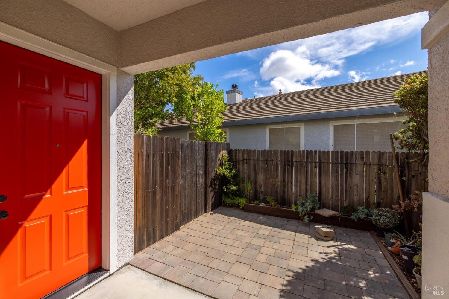Detail Gallery Image 4 of 49 For 925 Cloverbrook Cir, Vacaville,  CA 95687 - 4 Beds | 3 Baths