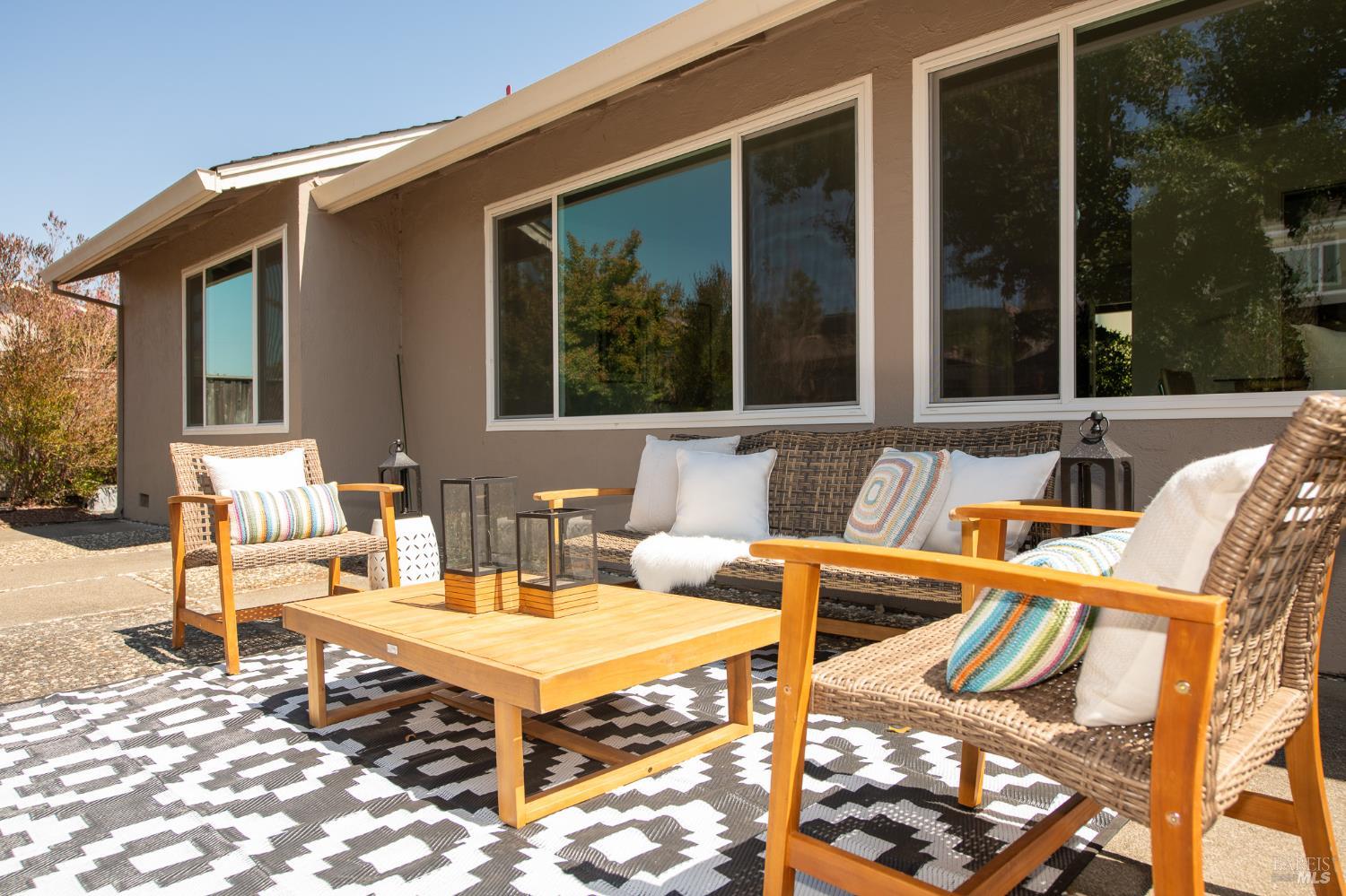 Detail Gallery Image 22 of 38 For 181 Lucas Park Dr, San Rafael,  CA 94903 - 3 Beds | 2 Baths