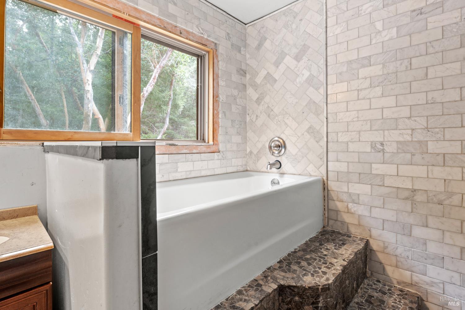 Detail Gallery Image 12 of 23 For 850 Minx Ct, Laytonville,  CA 95454 - 3 Beds | 2 Baths